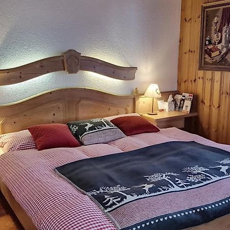 Hotel La Cambuse เลส์โกลงส์ ภายนอก รูปภาพ