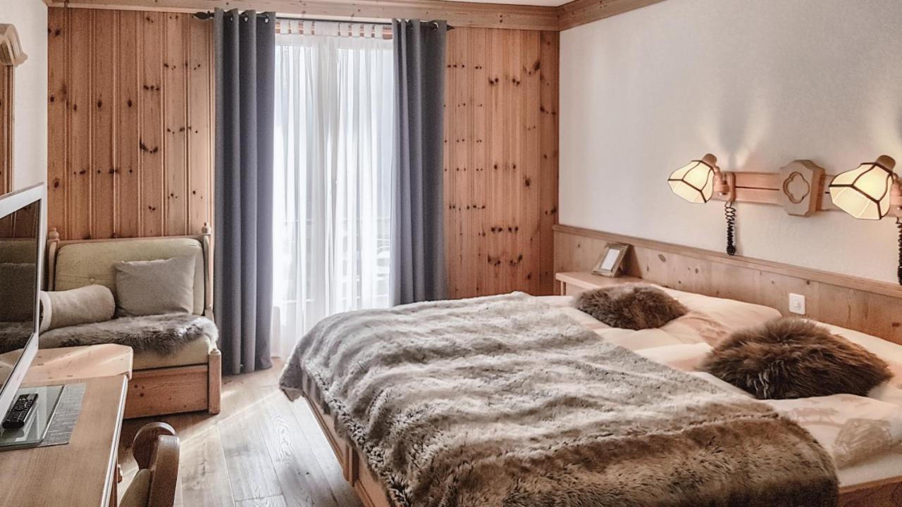Hotel La Cambuse เลส์โกลงส์ ภายนอก รูปภาพ
