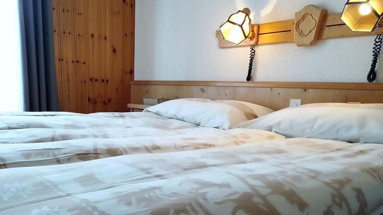 Hotel La Cambuse เลส์โกลงส์ ภายนอก รูปภาพ