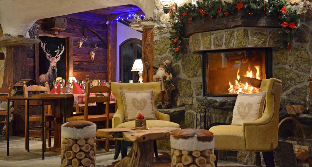 Hotel La Cambuse เลส์โกลงส์ ภายนอก รูปภาพ