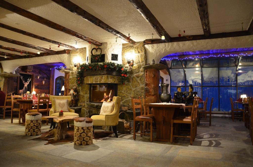 Hotel La Cambuse เลส์โกลงส์ ภายนอก รูปภาพ