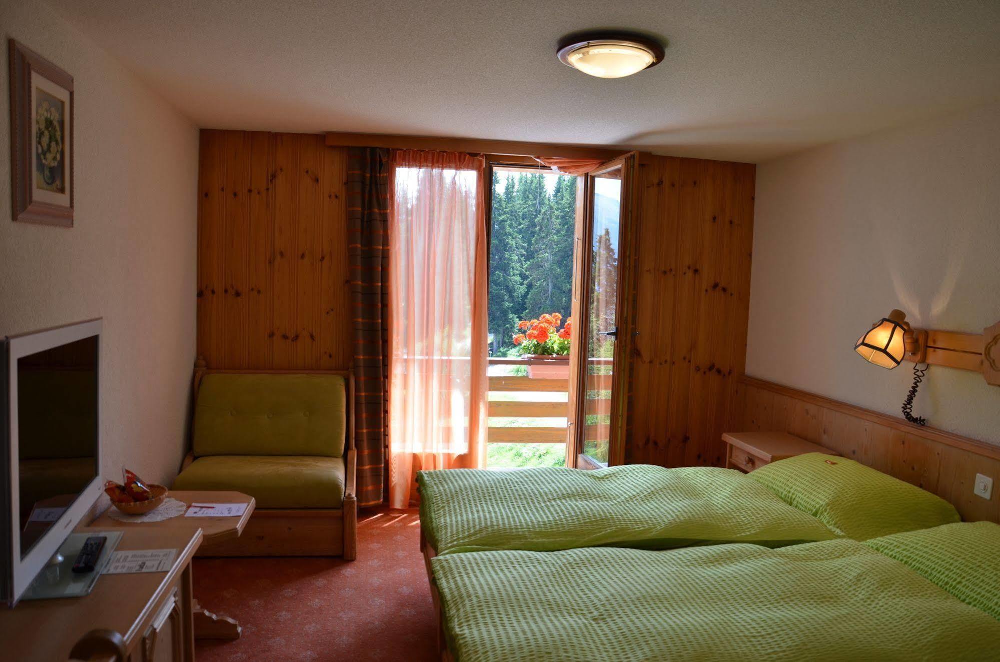 Hotel La Cambuse เลส์โกลงส์ ภายนอก รูปภาพ